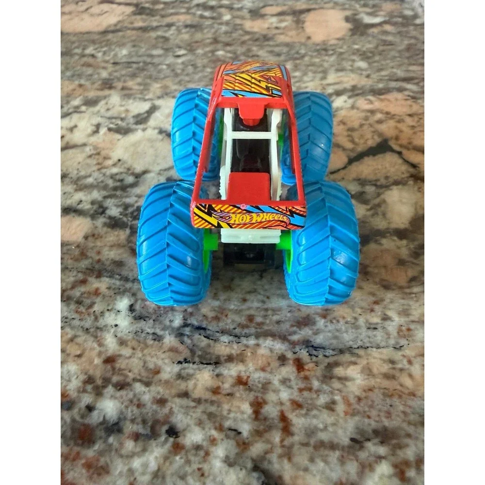 Hot Wheels Monster Jam Monster Trucks Torque Terror 1:64 Glow in the Dark